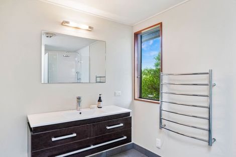 Photo of property in 17 Major Durie Place, Waikanae Beach, Waikanae, 5036