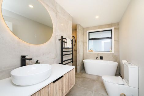 Photo of property in 24 Brightwater Terrace, Terrace End, Palmerston North, 4410