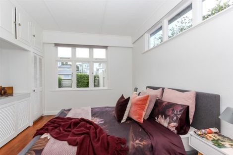 Photo of property in 22 Bulteel Street, New Plymouth, 4310