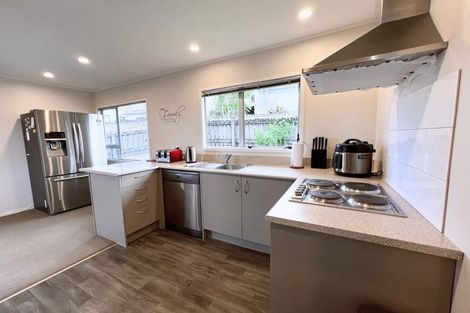 Photo of property in 25 Peterhouse Place, West Harbour, Auckland, 0618