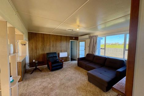Photo of property in 17 Kairau Road West, Sentry Hill, New Plymouth, 4373