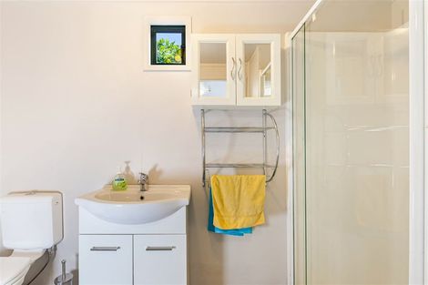 Photo of property in 252 Boord Crescent, Kumeu, 0891