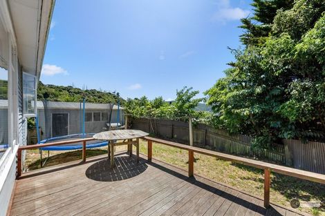 Photo of property in 15 Davis Grove, Wainuiomata, Lower Hutt, 5014
