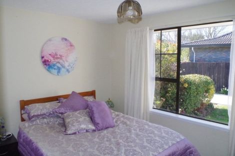 Photo of property in 2/14 Resolution Place, Bryndwr, Christchurch, 8053