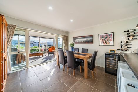 Photo of property in 48 King Charles Drive, Kingsley Heights, Upper Hutt, 5018