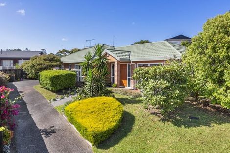 Photo of property in 10 Ryden Place, Glen Eden, Auckland, 0602