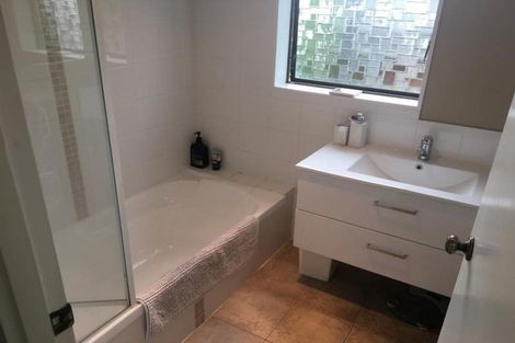 Photo of property in 1/42 Pokapu Street, Titirangi, Auckland, 0600