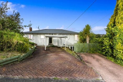 Photo of property in 70 Chivalry Road, Glenfield, Auckland, 0629