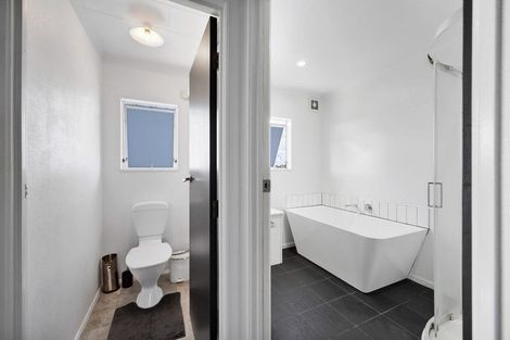 Photo of property in 52 Murray Avenue, Hawera, 4610