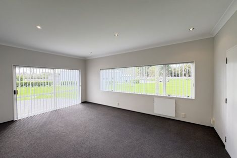 Photo of property in 154 Boord Crescent, Kumeu, 0891