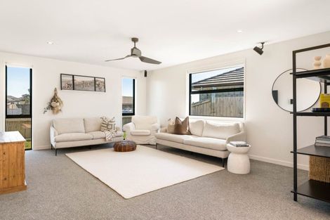 Photo of property in 11 Livingstone Drive, Papamoa Beach, Papamoa, 3118