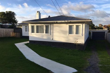 Photo of property in 13 Christmas Road, Manurewa, Auckland, 2102