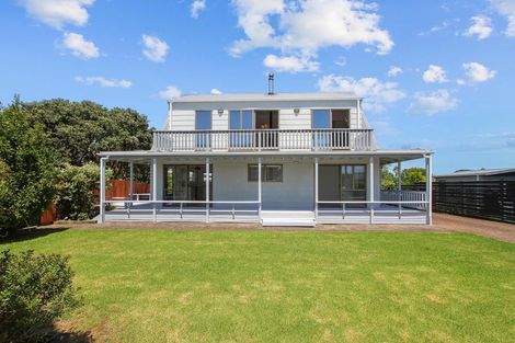 Photo of property in 114 Torkar Road, Clarks Beach, 2122