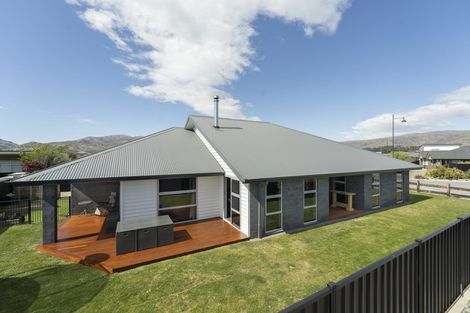 Photo of property in 16 Magnetic Place, Cromwell, 9310