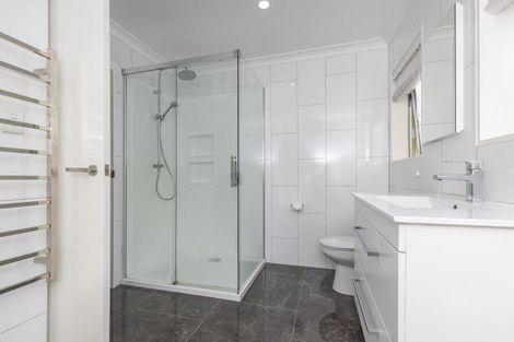 Photo of property in 43 Kaitawa Crescent, Paraparaumu, 5032