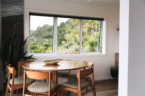 Photo of property in 15 Piha Road, Piha, New Lynn, 0772