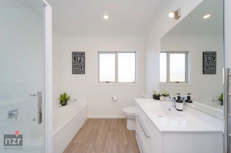 Photo of property in 18 Wescombe Grove, Feilding, 4702