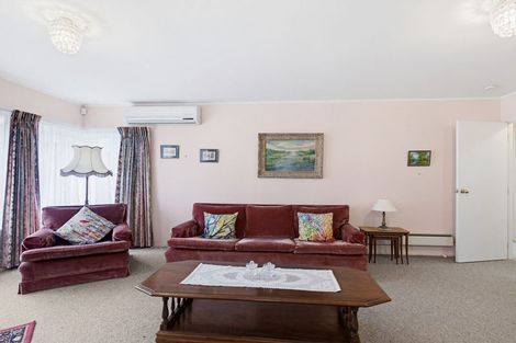 Photo of property in 2/13 Greers Road, Weymouth, Auckland, 2103