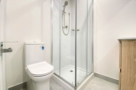 Photo of property in 5/37 Camelot Place, Glenfield, Auckland, 0629