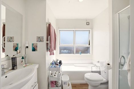 Photo of property in 8a Broadbent Street, Riccarton, Christchurch, 8041