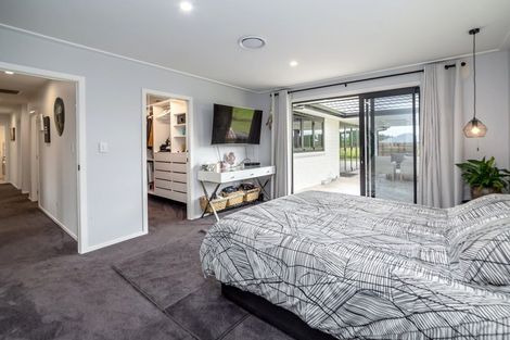 Photo of property in 8 Takahe Drive, Carterton, 5713