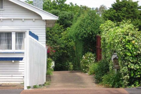 Photo of property in 2/244 Meola Road, Point Chevalier, Auckland, 1022