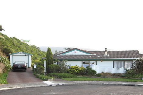 Photo of property in 5 Sloane Terrace, Newlands, Wellington, 6037