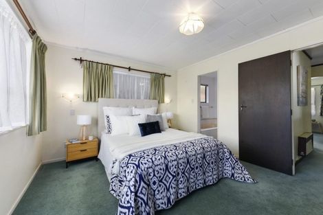 Photo of property in 6 Pioneer Grove, Silverstream, Upper Hutt, 5019