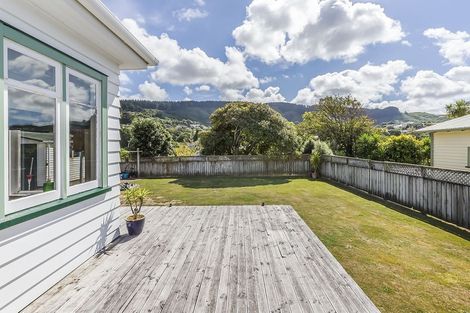 Photo of property in 8 Ngatitoa Street, Tawa, Wellington, 5028