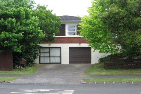 Photo of property in 2 Waikaremoana Place, Pakuranga Heights, Auckland, 2010