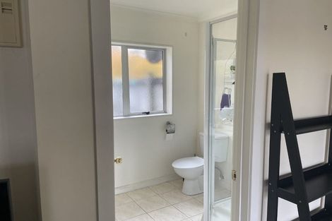 Photo of property in 12 Malin Place, Pinehill, Auckland, 0632