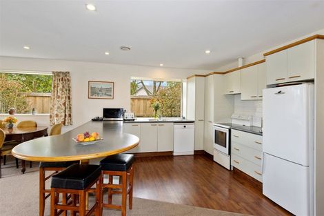 Photo of property in 33 Farnswood Place, Redwood, Christchurch, 8051