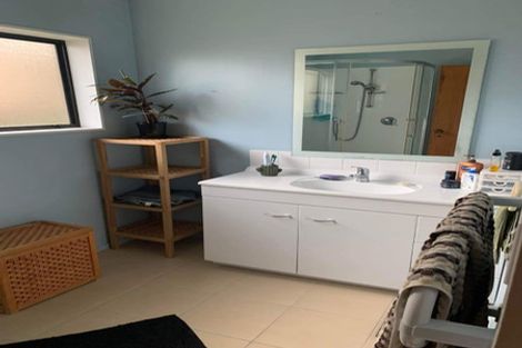 Photo of property in 1/5 Spring Grove, Henderson, Auckland, 0612