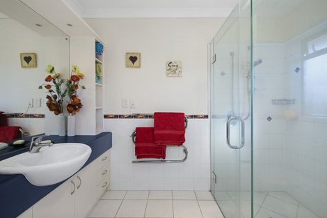 Photo of property in 13 Avonbrook Lane, Pukekohe, 2120