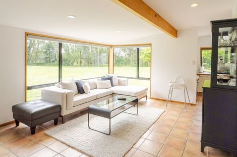 Photo of property in 915 Rangiotu Road, Rangiotu, Palmerston North, 4477