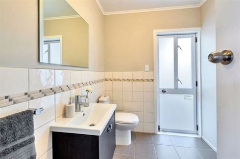 Photo of property in 81 Sturges Road, Henderson, Auckland, 0612