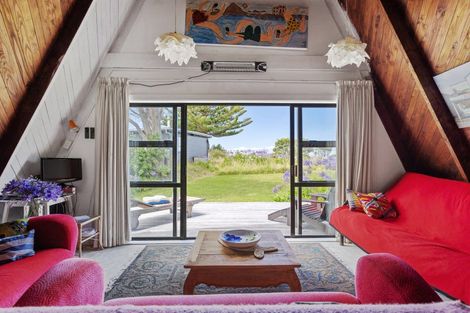 Photo of property in 127 Blue Pacific Parade, Riversdale Beach, Masterton, 5872