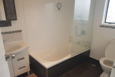 Photo of property in 2/24 Redwing Street, Browns Bay, Auckland, 0630