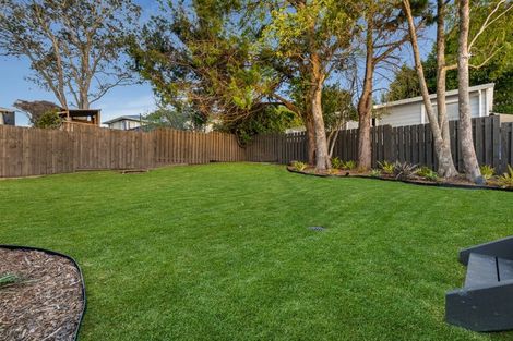 Photo of property in 19 Highland Avenue, Titirangi, Auckland, 0604