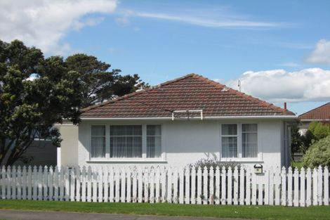 Photo of property in 12 Miro Street, Castlecliff, Whanganui, 4501