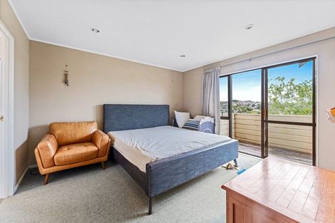 Photo of property in 2/12 Helicon Place, Totara Vale, Auckland, 0629
