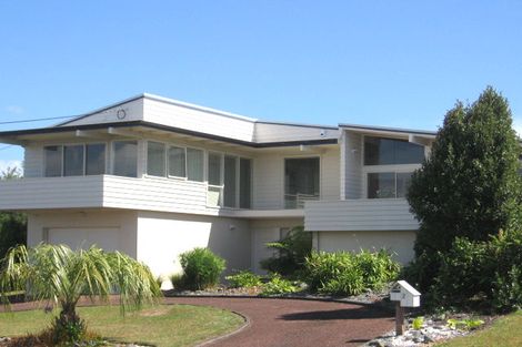 Photo of property in 1/3 Portal Place, Murrays Bay, Auckland, 0630