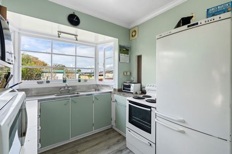 Photo of property in 1 Huia Street, Foxton Beach, Foxton, 4815