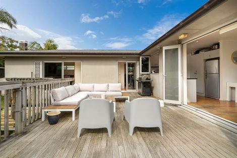 Photo of property in 1 Selwyn Crescent, Forrest Hill, Auckland, 0620