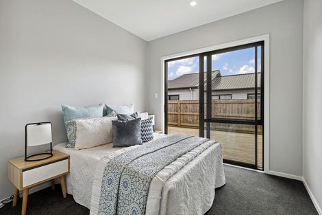 Photo of property in 11 Mcindoe Road, Kumeu, 0810