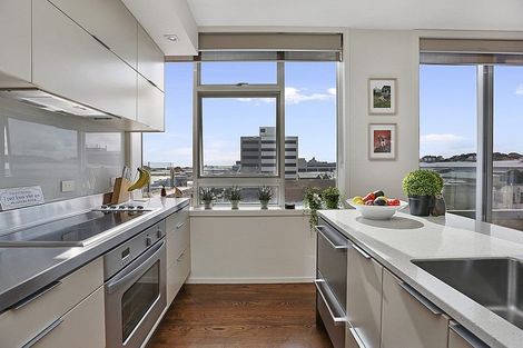 Photo of property in 22 Liardet Apartments, 402/22 Liardet Street, New Plymouth, 4310