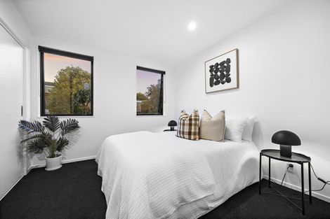 Photo of property in 13/15 Chivalry Road, Glenfield, Auckland, 0629