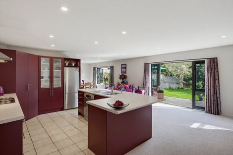 Photo of property in 16 Rifleman Lane, Paraparaumu Beach, Paraparaumu, 5032