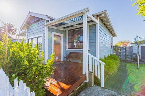 Photo of property in 13 Waverley Street, Waipawa, 4210