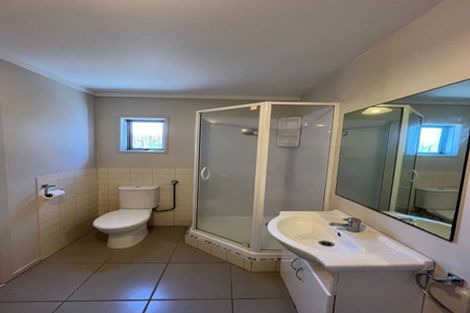 Photo of property in 2/23 Sunnyfield Crescent, Glenfield, Auckland, 0629